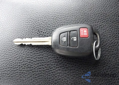 2017 Toyota Rav4 Le z USA, uszkodzony, nr VIN 2T3BFREV9HW614326